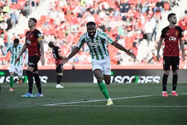 Un cabezazo inapelable para silenciar a Son Moix. Salió de revulsivo y cumplió. Muy activo, le dio una velocidad más en la recta final del partido.