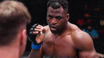 Francis Ngannou en el UFC 260.