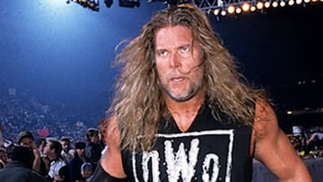 En la década de los noventa, Nash formó parte de uno de los grupos más exitosos en la historia de la lucha libre y como miembro de WCW casi derrocó a la WWE.