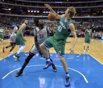 Dirk Nowitzki y Montrezl Harrell.