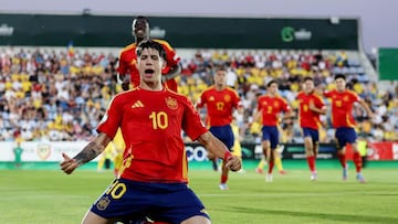 Antoñito Cordero celebra el primer gol de España.