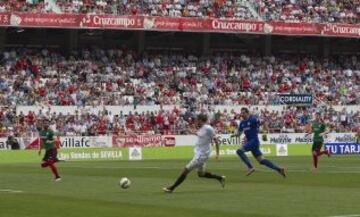 Aleix Vidal marca el 1-0.