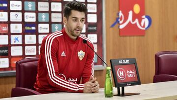 Foto de archivo de De la Hoz en rueda de prensa.