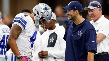 ARLINGTON, TX - OCTOBER 09: (L-R) Dak Prescott #4, quarterback of the Dallas Cowboys talks with injured quarterback Tony Romo #8 prior to the game against the Cincinnati Bengals at AT&T Stadium on October 9, 2016 in Arlington, Texas. Wesley Hitt/Getty Images/AFP
== FOR NEWSPAPERS, INTERNET, TELCOS & TELEVISION USE ONLY ==