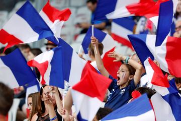 Las mejores imágenes de los aficionados desplazados a la Copa Mundial Femenina de Fútbol celebrada en Francia para animar a sus respectivas selecciones.