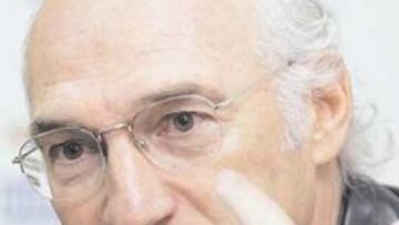 "Con Torres soy muy simplista: es el nueve del equipo y el que tiene que hacer goles"