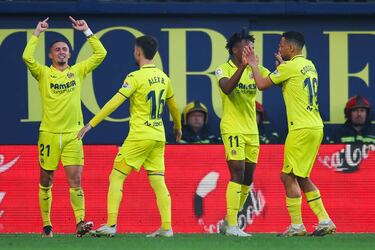 Villarreal 2-1 Real Madrid | Gerard Moreno volvió a adelantar al Villarreal, engañó a Courtois de penalti, tan solo un minuto después. Le dio con la mano Alaba tras resbalarse, muy discutida por el Madrid.

