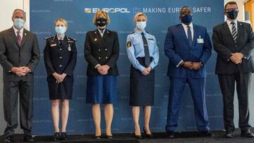 (LtoR) Drug Enforcement Administration Deputy Chief of Operations Matthew Donahue, Australian Federal Police Commissioner Reece Kershaw APM, Chief Constable of the Netherlands Policex92s Central Unit Jannine van den Berg, Police Commissioner, Head of Intelligence of the Swedish Police Linda H Staaf, Assistant Director, Criminal Investigative Division, US Federal Bureau of Investigation Calvin Shivers and Europol's Deputy Executive Director Jean-Philippe Lecouffe pose after a press conference, on June 8, 2021 in The Hague. - Police arrested 800 people in a huge global sting involving encrypted phones used by criminals that were secretly planted by law enforcement agencies, the EU police agency Europol said on June 8, 2021. (Photo by Jerry Lampen / ANP / AFP) / Netherlands OUT