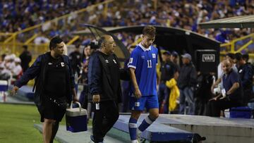 Imagen de Nathan Ordaz con el uniforme azul de la Selección de El Salvador.