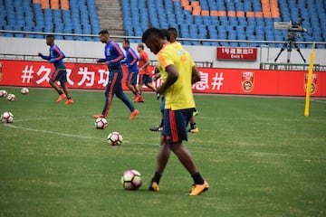 Después de la rueda de prensa en la que estuvieron José Pékerman, Carlos Bacca y Giovanni Moreno, el equipo nacional hizo su única práctica antes del partido ante China.