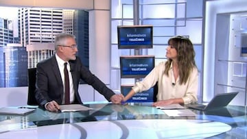 La emoci¨®n de Isabel Jim¨¦nez por su ¨²ltimo informativo con David Cantero tras 13 a?os juntos