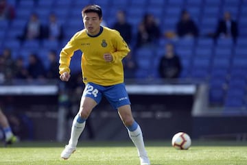 Espanyol's Chinese forward Wu Lei warms up before the Spanish league football match between RCD Espanyol and Sevilla FC atxA0the RCDE Stadium in Cornella de Llobregat on March 17, 2019.