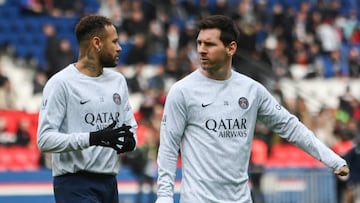 Paris Saint-Germain's Argentine forward Lionel Messi (R) and Paris Saint-Germain's Brazilian forward Neymar (L) warm up prior to the French L1 football match between Paris Saint-Germain (PSG) and Lille LOSC at The Parc des Princes Stadium in Paris on February 19, 2023. (Photo by FRANCK FIFE / AFP) (Photo by FRANCK FIFE/AFP via Getty Images)