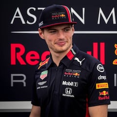 Verstappen se ata a Red Bull