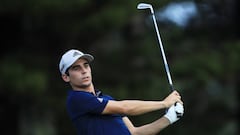 El chileno sufri&oacute; con dos bogeys en las banderas 16 y 17 que lo condenaron a terminar el tercer d&iacute;a del Tournament of Champions sobre el par de la cancha.