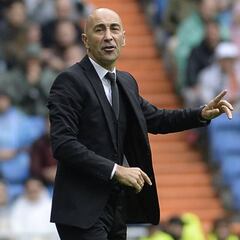 Mantienen a Ayestarán como primer candidato al banquillo