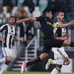 Falcao luchó con la defensa italiana, pero quedó afuera de la final