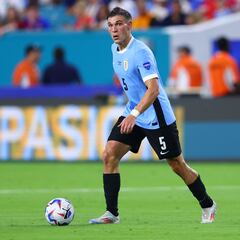 Manuel Ugarte to Manchester United: Transfer fee and his record at PSG