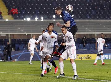 Rapahel Varane, Robin Gosens y Lucas Vázquez.