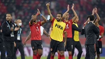 Al Rayyan (Qatar), 08/02/2021.- Players of Al Ahly greet their supporters after the semi final soccer match between Al Ahly SC and Bayern Munich at the FIFA Club World Cup in Al Rayyan, Qatar, 08 February 2021. (Mundial de F&uacute;tbol, Catar) EFE/EPA/NO