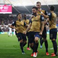 Arsenal de Alexis extiende su racha y se mantiene en la cima