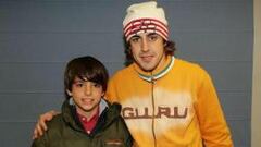 Fernando Alonso con Carlos Sainz Jr., en 2006, cuando el campe&oacute;n de la World Series 3.5 by Renault ten&iacute;a apenas 12 a&ntilde;os.