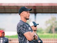 David González, DT de América, en un entrenamiento.