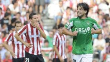 ESTRELLA. Be&ntilde;at, celebrando un gol en San Mam&eacute;s.