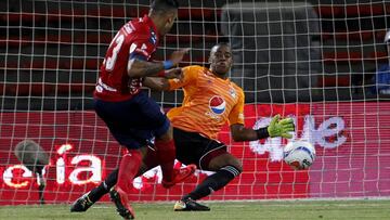 Wuilker Far&iacute;&ntilde;ez durante un partido con Millonarios ante Medell&iacute;n por Liga &Aacute;guila.