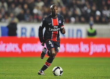 Llegó al PSG procedente del Chelsea FC en 2008. Estuvo defendiendo la camiseta del club parisino hasta el 2011. Fue el capitán del equipo durante gran parte de este periodo. Ganó una Copa de Francia en la temporada 2009-10.