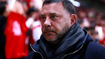 Soccer Football - Liga MX - Quarter Final - Second Leg - Toluca v Juarez - Estadio Nemsio Diez, Toluca, Mexico - November 29, 2025 Toluca coach Antonio Mohamed before the match REUTERS/Eloisa Sanchez