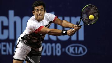 Christian Garín avanzó en Santiago.