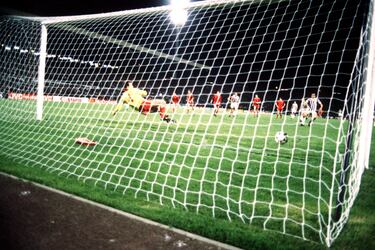 El encuentro se disputó aún habiendo fallecidos en los alrededores del estadio. Ganó la Juventus 1-0, con un gol de Michel Platini de penalti. La UEFA sancionó al Liverpool inicialmente sin poder participar en competiciones europeas o mundiales hasta el 1 de julio de 1995, después se le rebajó hasta el 1 de julio de 1991. También se sancionó al resto de equipos ingleses (lo ocurrido en Heysel fue la gota que colmó el vaso) sin poder competir en Europa o en el resto del mundo hasta el 1 de julio de 1990, lo que supuso una crisis profunda para el fútbol inglés. 