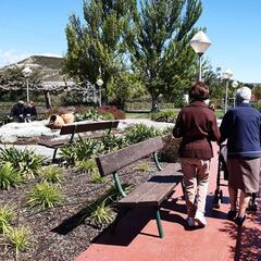 El curioso caso de una mujer de 38 años que vive en una residencia de ancianos: mejor que arrendar un departamento