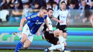 Partido entre el Burgos CF y el Real Oviedo
Alemâo del Oviedo y Atienza del Burgos
22-02-2025 RICARDO ORDÓÑEZ