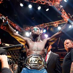 Adesanya consigue su venganza