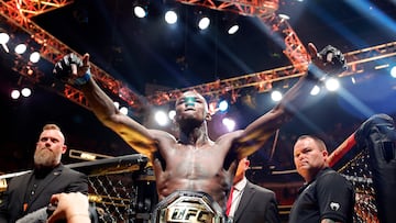 MIAMI, FLORIDA - APRIL 08: Israel Adesanya of Nigeria celebrates after knocking out Alex Pereira of Brazil in round 2 to reclaim the middleweight title during UFC 287 at Kaseya Center on April 08, 2023 in Miami, Florida.   Carmen Mandato/Getty Images/AFP (Photo by Carmen Mandato / GETTY IMAGES NORTH AMERICA / Getty Images via AFP)