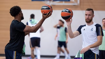 Guerschon Yabusele y Dzanan Musa, en un entrenamiento del Real Madrid.