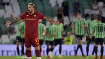Carles Pérez, jugador de la AS Roma, protesta durante el partido de pretemporada ante el Real Betis.