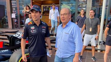 Felipe Calderon y Checo Pérez celebran con chapuzón victoria del GP Mónaco