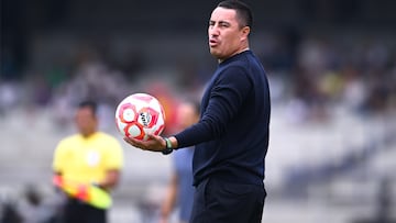 Efrain Juarez head coach of Pumas during the 2nd round match between Pumas UNAM and Pachuca as part of the Liga BBVA MX, Torneo Apertura 2025 at Olimpico Universitario Stadium, on July 20, 2025 in Mexico City, Mexico.