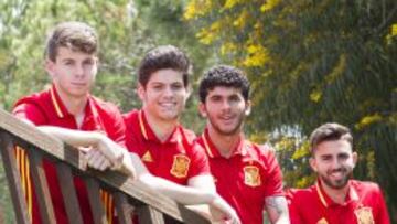 Dos generaciones. Amo, Meré, Aleñà y Mayoral posan para AS. El primero y el tercero, un año menores.