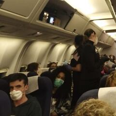 ¿Por qué hay ceniceros en algunos aviones si está prohibido fumar a bordo?