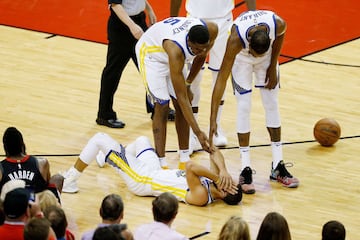 Curry sufrió una ligera contusión en el primer cuarto.