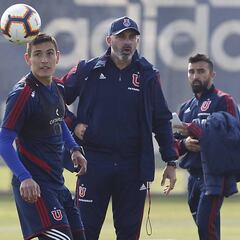 Bolsas plásticas y sin celulares: así será el regreso de los entrenamientos en Chile