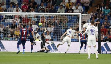 2-0. Karim Benzema marca el segundo gol.