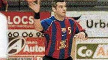 <b>QUIEREN FIESTA.</B> Enric Masip, durante un partido europeo.