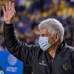 'Tuca' ovacionado en su regreso al Universitario