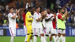 MILAN, ITALY - AUGUST 30: Paolo Ghiglione of US Cremonese and teammates acknowledges the fans following the Serie A match between FC Internazionale and US Cremonese at Stadio Giuseppe Meazza on August 30, 2022 in Milan, Italy. (Photo by Marco Luzzani/Getty Images)