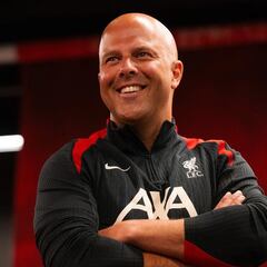 Arne Slot, su idea de juego y el trato con Díaz, Van Dijk, Darwin...